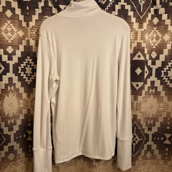Women’s White BKE Turtleneck / Layering top, Size L / Large. Soft & Stretchy! - Picture 4 of 7